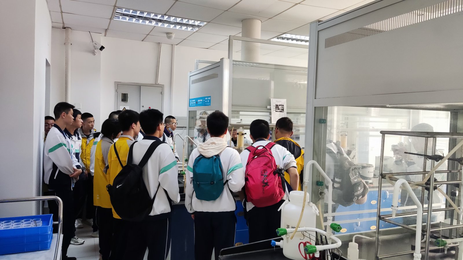 格致中学优秀学子参观化学实验中心-福州大学国家级实验教学示范中心(化学与化工)
