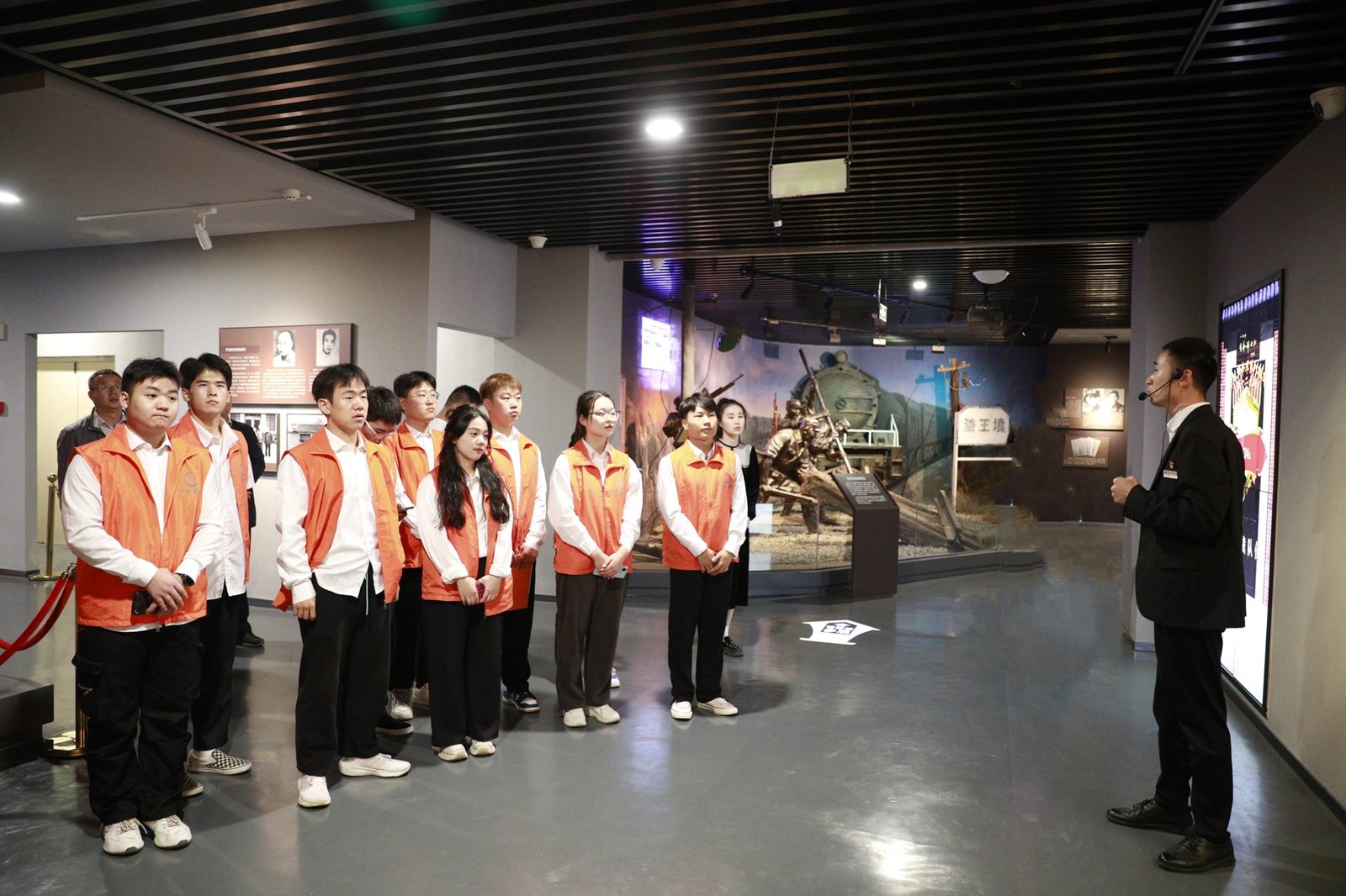 我校联合新乡南太行党史教育馆开展大学生校外红色实践教育基地共建活动