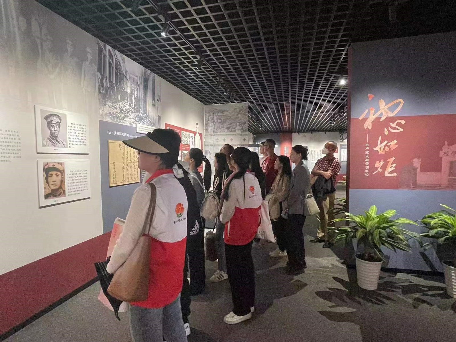 红棉研习活动在穗开启，百余名青年打卡体验红色文化_南方网